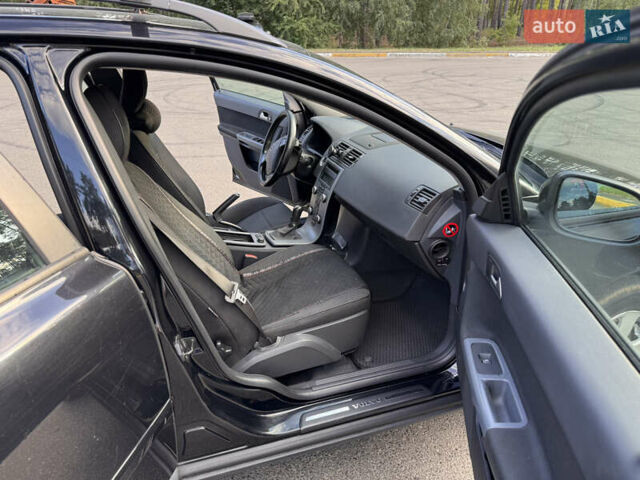 Черный Вольво В50, объемом двигателя 1.56 л и пробегом 250 тыс. км за 6500 $, фото 10 на Automoto.ua