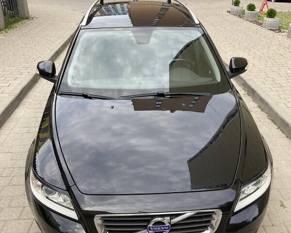 Чорний Вольво V50, об'ємом двигуна 1.56 л та пробігом 250 тис. км за 8000 $, фото 1 на Automoto.ua