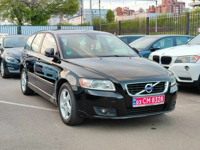 Черный Вольво В50, объемом двигателя 1.6 л и пробегом 201 тыс. км за 8300 $, фото 1 на Automoto.ua