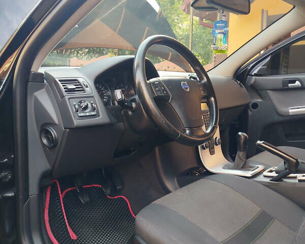 Черный Вольво В50, объемом двигателя 1.6 л и пробегом 233 тыс. км за 7300 $, фото 8 на Automoto.ua