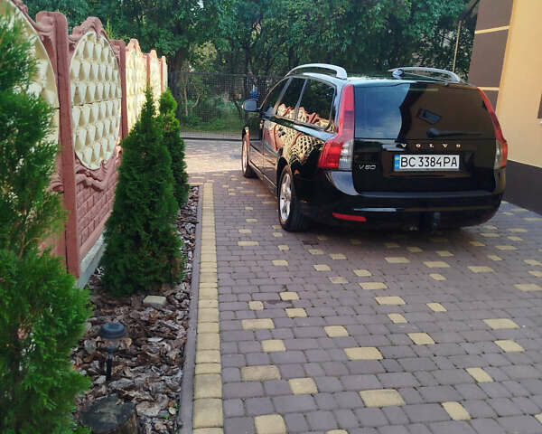 Черный Вольво В50, объемом двигателя 1.6 л и пробегом 233 тыс. км за 7300 $, фото 2 на Automoto.ua