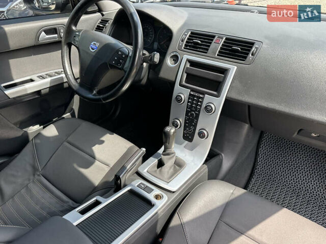 Вольво В50 2010 в Ивано-Франковске на Automoto.ua Черный Вольво В50, объемом двигателя 1.6 л и пробегом 305 тыс. км за 6999 $, фото 29 на Automoto.ua