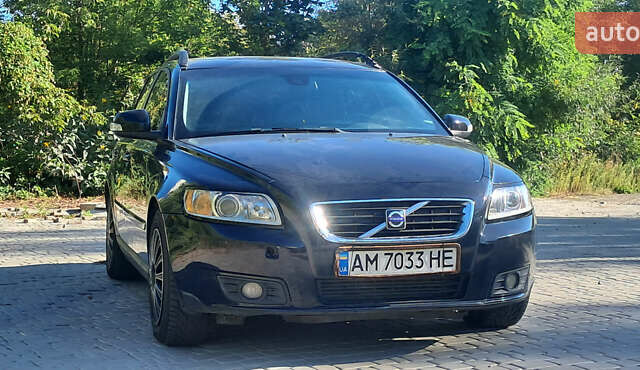 Черный Вольво В50, объемом двигателя 1.6 л и пробегом 250 тыс. км за 5800 $, фото 7 на Automoto.ua