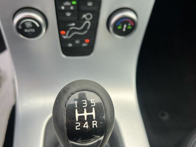 Черный Вольво В50, объемом двигателя 1.6 л и пробегом 204 тыс. км за 7222 $, фото 5 на Automoto.ua