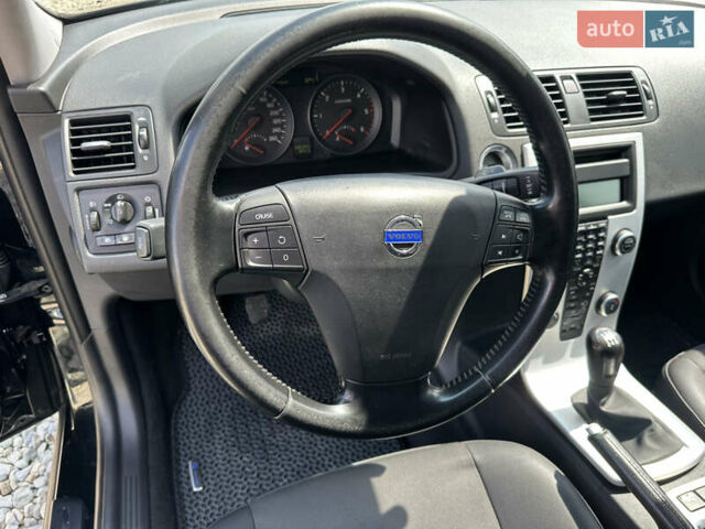 Вольво В50 2010 в Ивано-Франковске на Automoto.ua Черный Вольво В50, объемом двигателя 1.6 л и пробегом 305 тыс. км за 6999 $, фото 19 на Automoto.ua