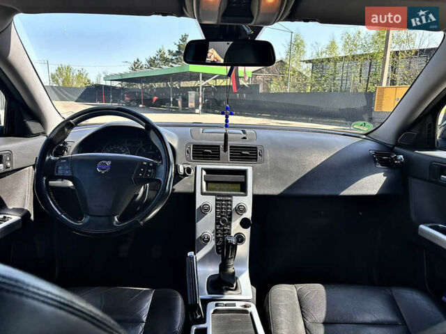 Черный Вольво В50, объемом двигателя 1.6 л и пробегом 263 тыс. км за 8100 $, фото 6 на Automoto.ua