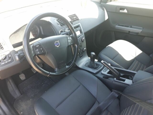 Чорний Вольво V50, об'ємом двигуна 1.6 л та пробігом 258 тис. км за 7800 $, фото 2 на Automoto.ua