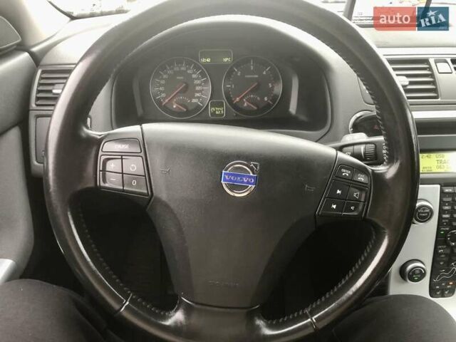 Черный Вольво В50, объемом двигателя 1.56 л и пробегом 257 тыс. км за 7700 $, фото 12 на Automoto.ua