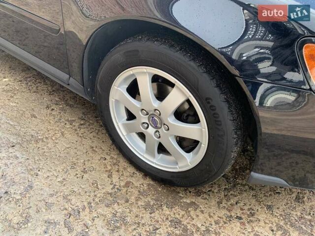 Черный Вольво В50, объемом двигателя 1.6 л и пробегом 262 тыс. км за 7300 $, фото 6 на Automoto.ua