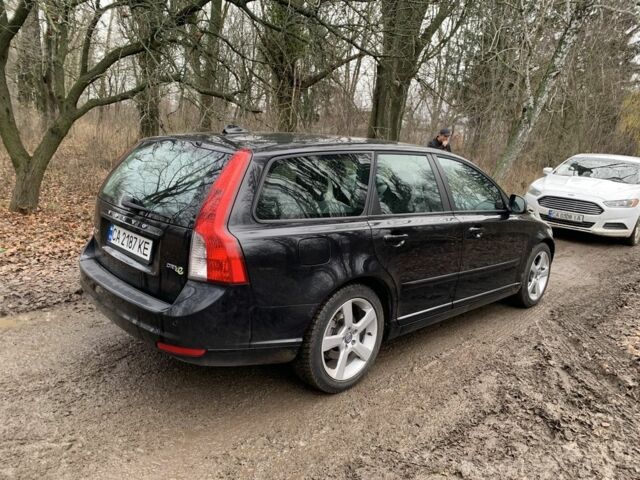 Черный Вольво В50, объемом двигателя 1.6 л и пробегом 270 тыс. км за 8500 $, фото 4 на Automoto.ua