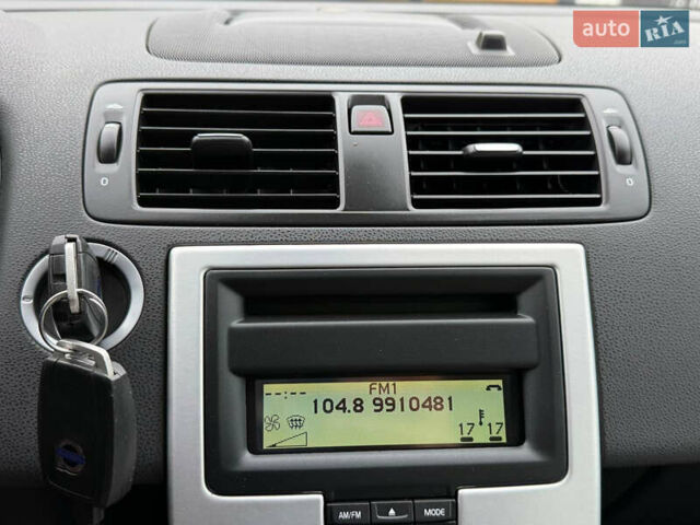 Черный Вольво В50, объемом двигателя 1.6 л и пробегом 230 тыс. км за 7999 $, фото 64 на Automoto.ua