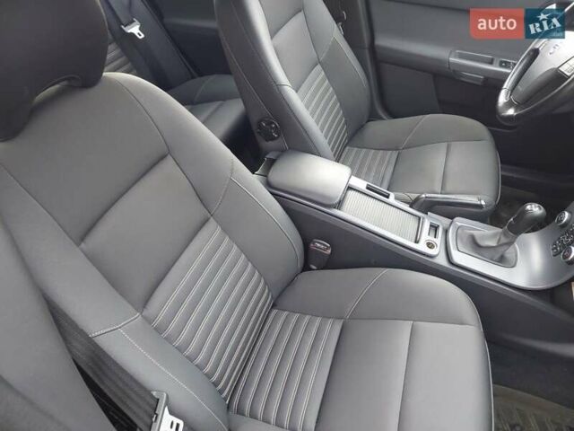 Чорний Вольво V50, об'ємом двигуна 1.6 л та пробігом 245 тис. км за 7500 $, фото 3 на Automoto.ua