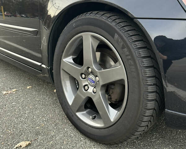 Черный Вольво В50, объемом двигателя 1.56 л и пробегом 229 тыс. км за 9999 $, фото 10 на Automoto.ua