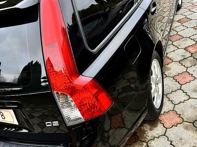 Черный Вольво В50, объемом двигателя 1.6 л и пробегом 210 тыс. км за 7300 $, фото 7 на Automoto.ua