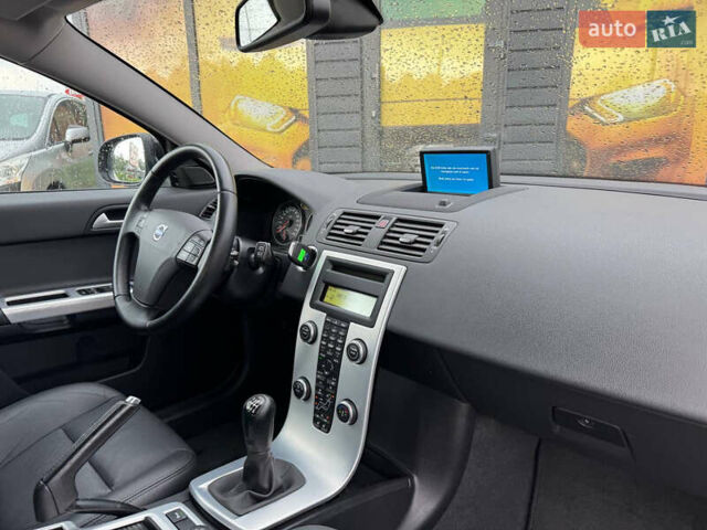 Черный Вольво В50, объемом двигателя 1.6 л и пробегом 226 тыс. км за 8600 $, фото 3 на Automoto.ua