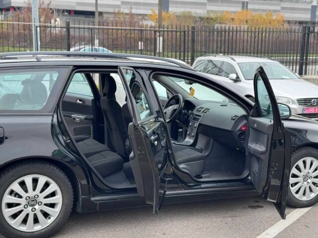 Черный Вольво В50, объемом двигателя 1.6 л и пробегом 213 тыс. км за 8900 $, фото 13 на Automoto.ua