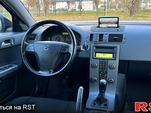 Черный Вольво В50, объемом двигателя 1.6 л и пробегом 243 тыс. км за 8200 $, фото 11 на Automoto.ua