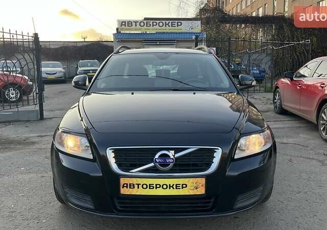 Черный Вольво В50, объемом двигателя 1.56 л и пробегом 243 тыс. км за 8200 $, фото 2 на Automoto.ua