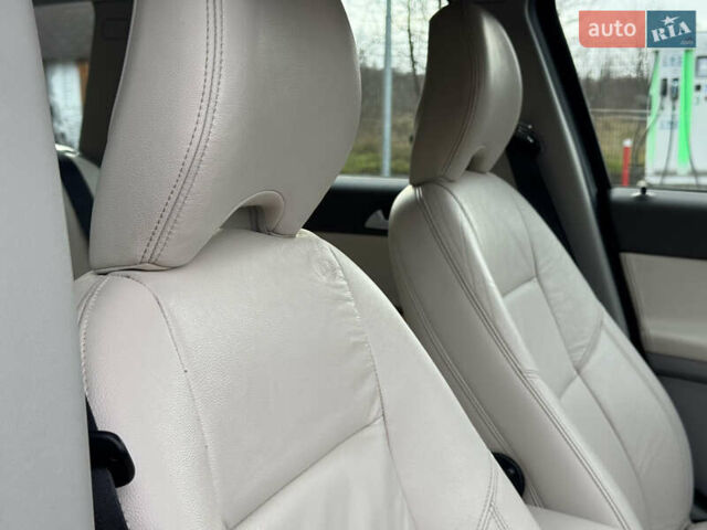 Чорний Вольво V50, об'ємом двигуна 1.6 л та пробігом 214 тис. км за 8999 $, фото 86 на Automoto.ua