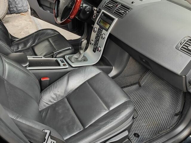 Черный Вольво В50, объемом двигателя 1.6 л и пробегом 208 тыс. км за 7400 $, фото 8 на Automoto.ua