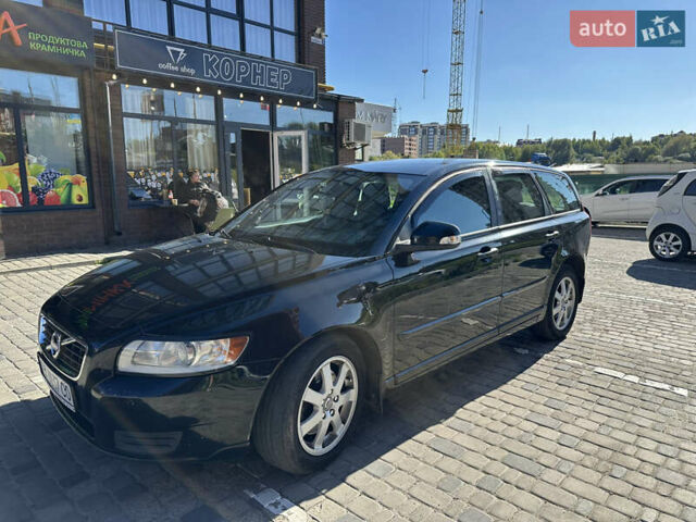 Черный Вольво В50, объемом двигателя 1.98 л и пробегом 299 тыс. км за 9100 $, фото 1 на Automoto.ua
