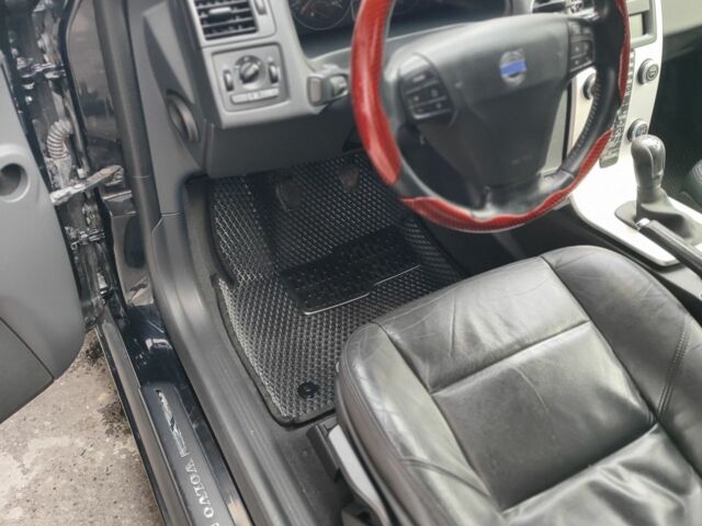 Черный Вольво В50, объемом двигателя 1.6 л и пробегом 208 тыс. км за 7400 $, фото 9 на Automoto.ua