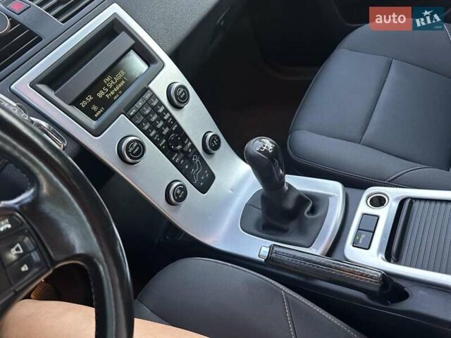 Черный Вольво В50, объемом двигателя 1.6 л и пробегом 232 тыс. км за 7600 $, фото 38 на Automoto.ua