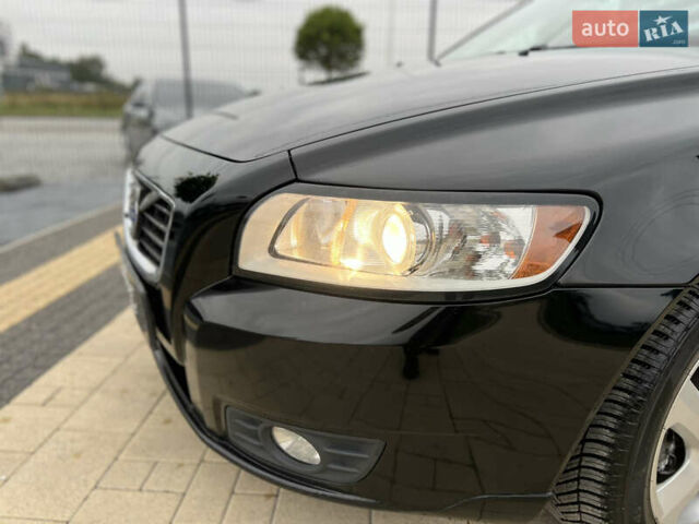 Черный Вольво В50, объемом двигателя 1.6 л и пробегом 244 тыс. км за 8300 $, фото 4 на Automoto.ua