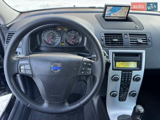 Черный Вольво В50, объемом двигателя 1.6 л и пробегом 217 тыс. км за 8250 $, фото 30 на Automoto.ua