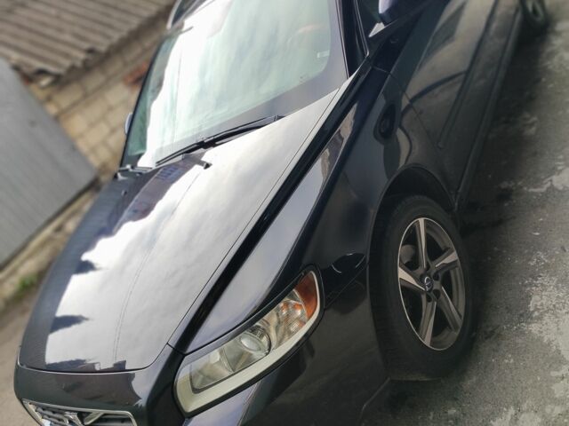 Черный Вольво В50, объемом двигателя 1.6 л и пробегом 208 тыс. км за 7400 $, фото 3 на Automoto.ua