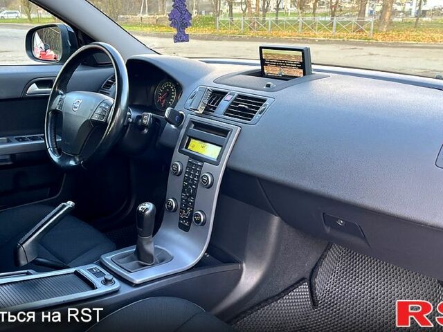 Черный Вольво В50, объемом двигателя 1.6 л и пробегом 243 тыс. км за 8200 $, фото 7 на Automoto.ua