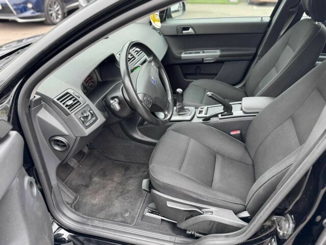 Черный Вольво В50, объемом двигателя 1.6 л и пробегом 213 тыс. км за 8900 $, фото 17 на Automoto.ua