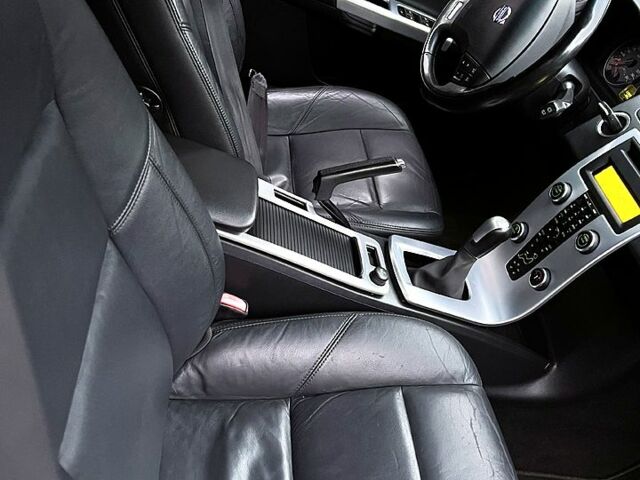 Черный Вольво В50, объемом двигателя 1.6 л и пробегом 210 тыс. км за 7300 $, фото 5 на Automoto.ua