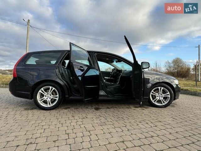 Черный Вольво В50, объемом двигателя 1.6 л и пробегом 215 тыс. км за 7600 $, фото 15 на Automoto.ua