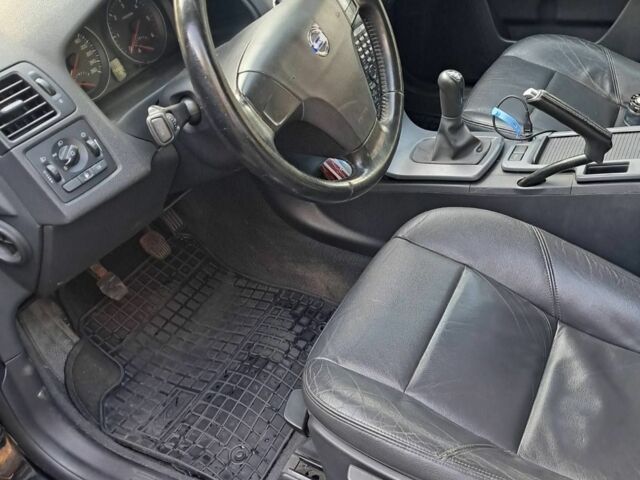 Черный Вольво В50, объемом двигателя 1.6 л и пробегом 270 тыс. км за 7500 $, фото 6 на Automoto.ua
