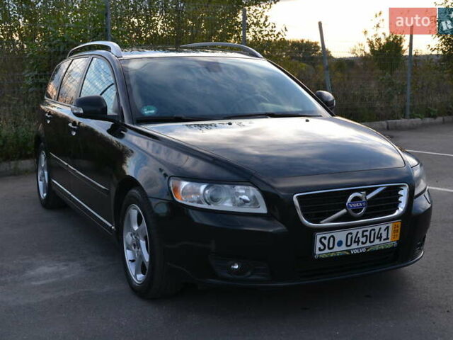 Черный Вольво В50, объемом двигателя 1.6 л и пробегом 218 тыс. км за 7600 $, фото 1 на Automoto.ua