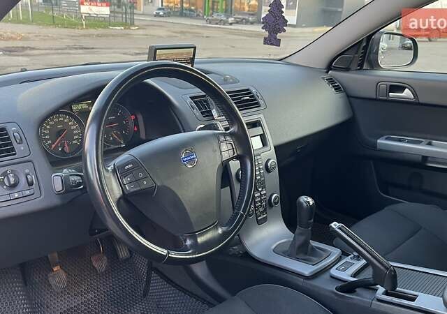 Черный Вольво В50, объемом двигателя 1.56 л и пробегом 243 тыс. км за 8200 $, фото 8 на Automoto.ua