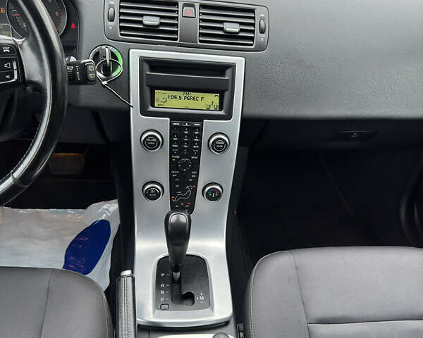 Черный Вольво В50, объемом двигателя 2 л и пробегом 213 тыс. км за 11000 $, фото 33 на Automoto.ua