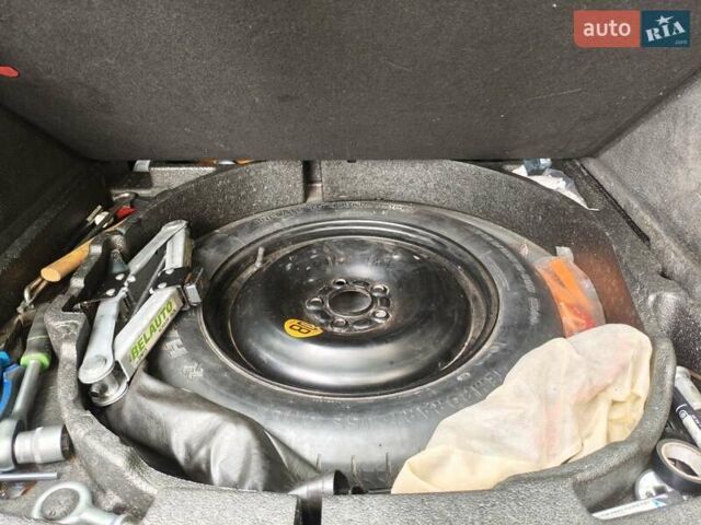 Чорний Вольво V50, об'ємом двигуна 1.56 л та пробігом 340 тис. км за 7000 $, фото 59 на Automoto.ua