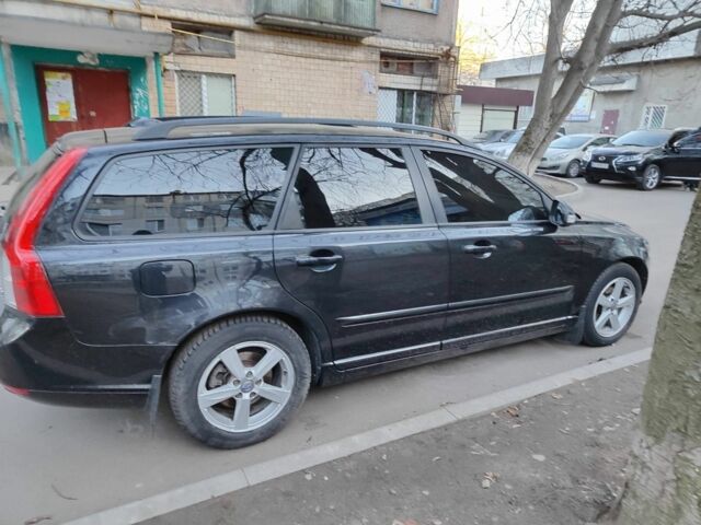 Черный Вольво В50, объемом двигателя 1.6 л и пробегом 280 тыс. км за 8000 $, фото 3 на Automoto.ua