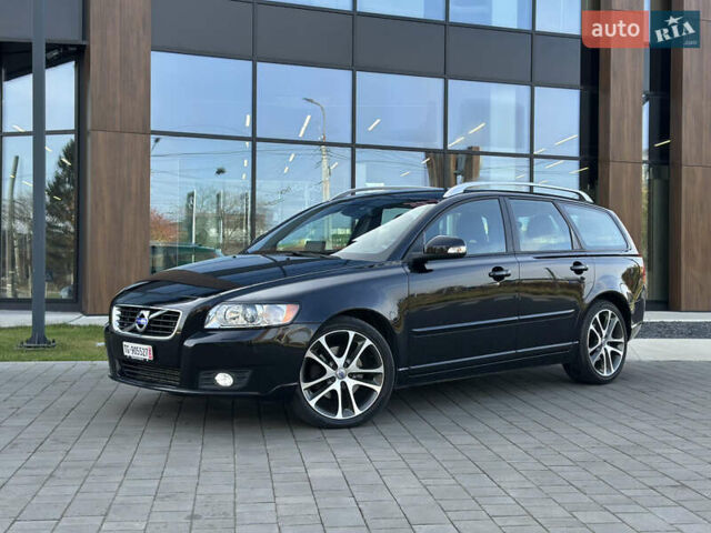 Чорний Вольво V50, об'ємом двигуна 2 л та пробігом 262 тис. км за 9850 $, фото 2 на Automoto.ua