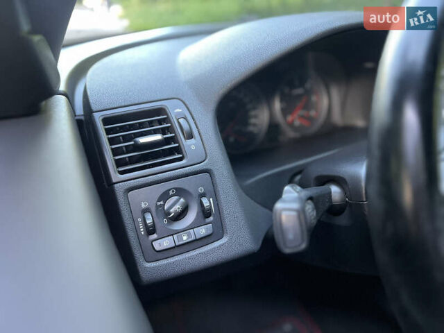 Чорний Вольво V50, об'ємом двигуна 2 л та пробігом 251 тис. км за 8500 $, фото 42 на Automoto.ua