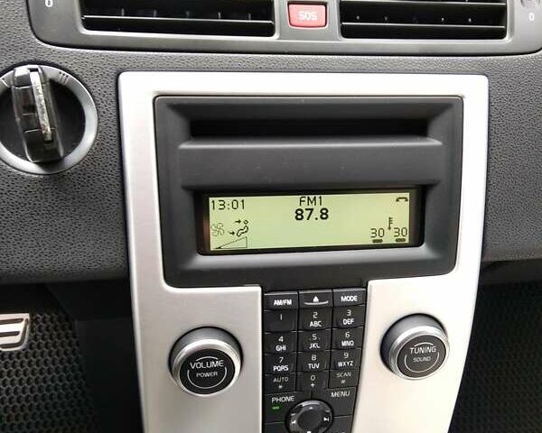 Черный Вольво В50, объемом двигателя 1.6 л и пробегом 166 тыс. км за 9000 $, фото 49 на Automoto.ua