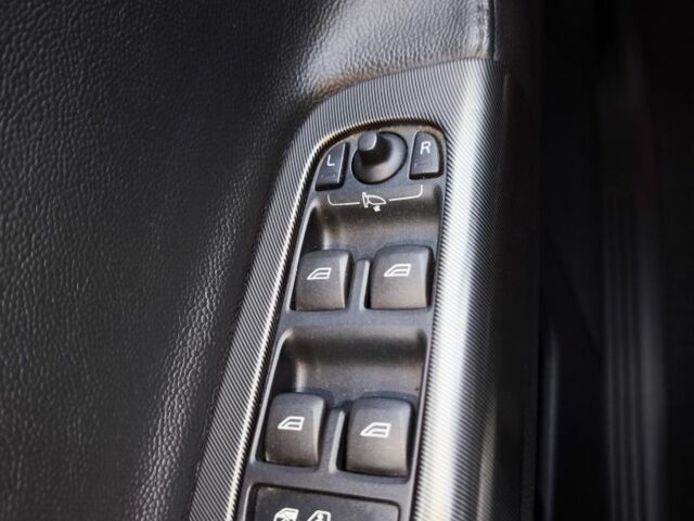 Черный Вольво В50, объемом двигателя 1.6 л и пробегом 255 тыс. км за 7400 $, фото 8 на Automoto.ua