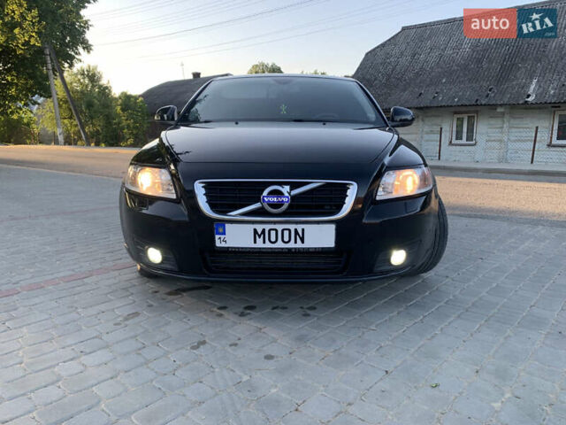 Черный Вольво В50, объемом двигателя 1.6 л и пробегом 234 тыс. км за 7850 $, фото 2 на Automoto.ua
