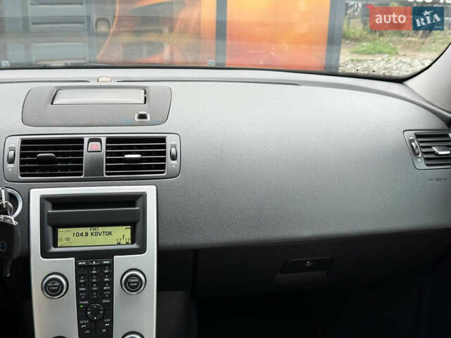 Черный Вольво В50, объемом двигателя 1.6 л и пробегом 230 тыс. км за 7999 $, фото 49 на Automoto.ua