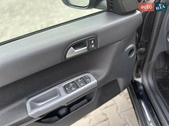 Черный Вольво В50, объемом двигателя 1.6 л и пробегом 219 тыс. км за 8300 $, фото 29 на Automoto.ua