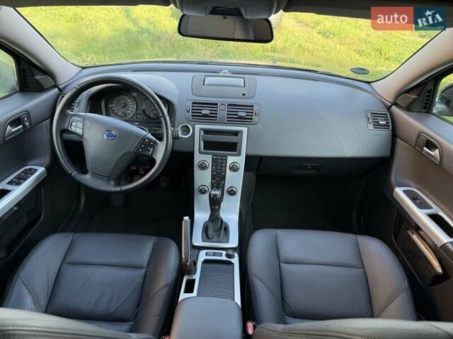 Черный Вольво В50, объемом двигателя 1.6 л и пробегом 226 тыс. км за 8290 $, фото 92 на Automoto.ua