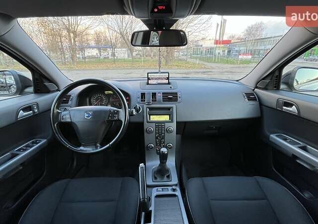 Черный Вольво В50, объемом двигателя 1.56 л и пробегом 243 тыс. км за 8200 $, фото 13 на Automoto.ua