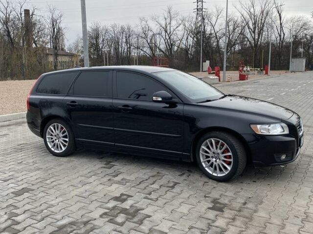 Чорний Вольво V50, об'ємом двигуна 1.6 л та пробігом 250 тис. км за 8999 $, фото 3 на Automoto.ua